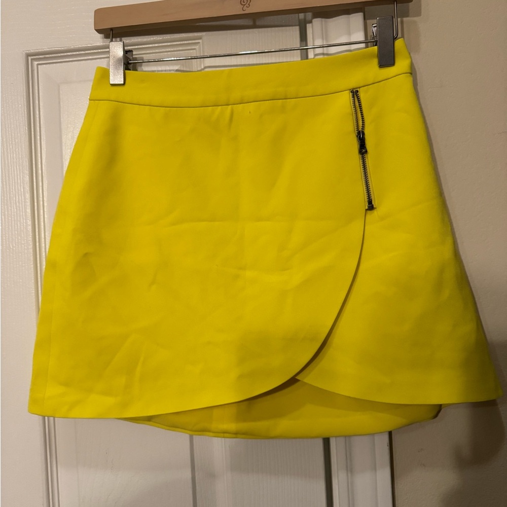 Alice + Olivia Sunny Yellow Skirt with Zipper - Picture 2 of 5